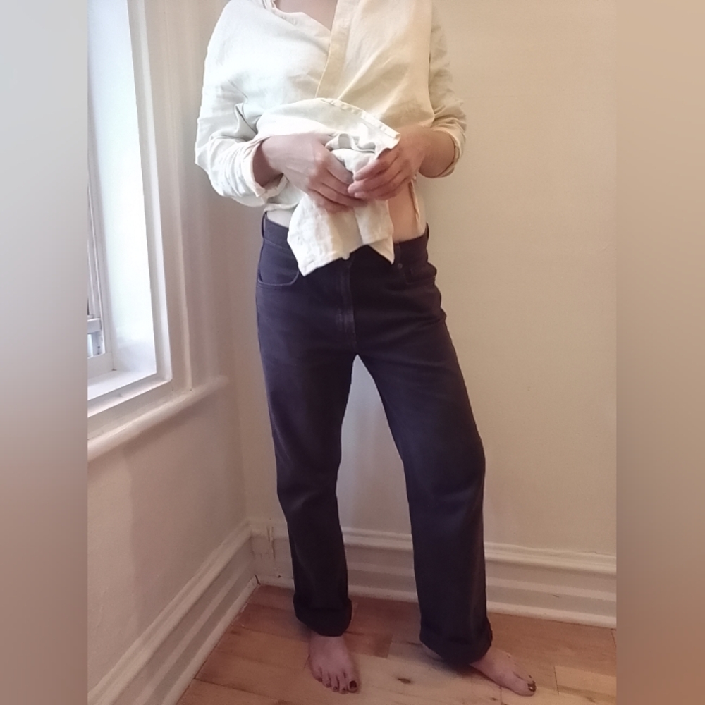 Deep brown 90's loose mid rise jeans from GAP (Size 27)